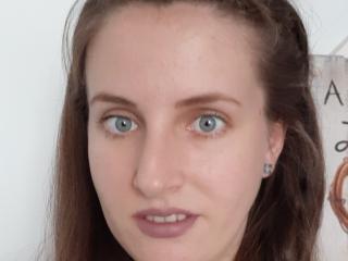 매우 야한 라이브 웹캠 쇼를 하는 AnnaBelleFemme의 섹시한 프로파일 포토!