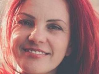 매우 야한 라이브 웹캠 쇼를 하는 JolieRoseAPassionnX의 섹시한 프로파일 포토!