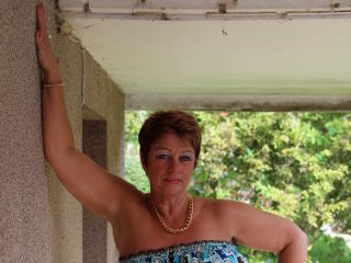 Bettina - Live porn & sex cam - Img 4