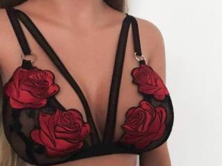 LadySweetOne模特的性感个人头像，邀请您观看热辣劲爆的实时摄像表演！