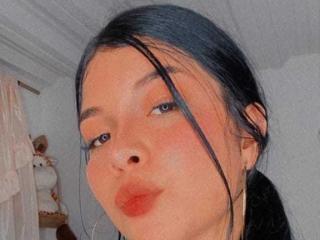 RoxaneFoxySexy Xlove Webcam Model - Profile & Free Live Sex Show ...